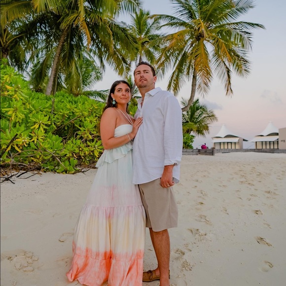 Hi Beautiful Ladies! From my closet to yours, feel beautiful and  fabulous 🤍 - Picture 3 of 8